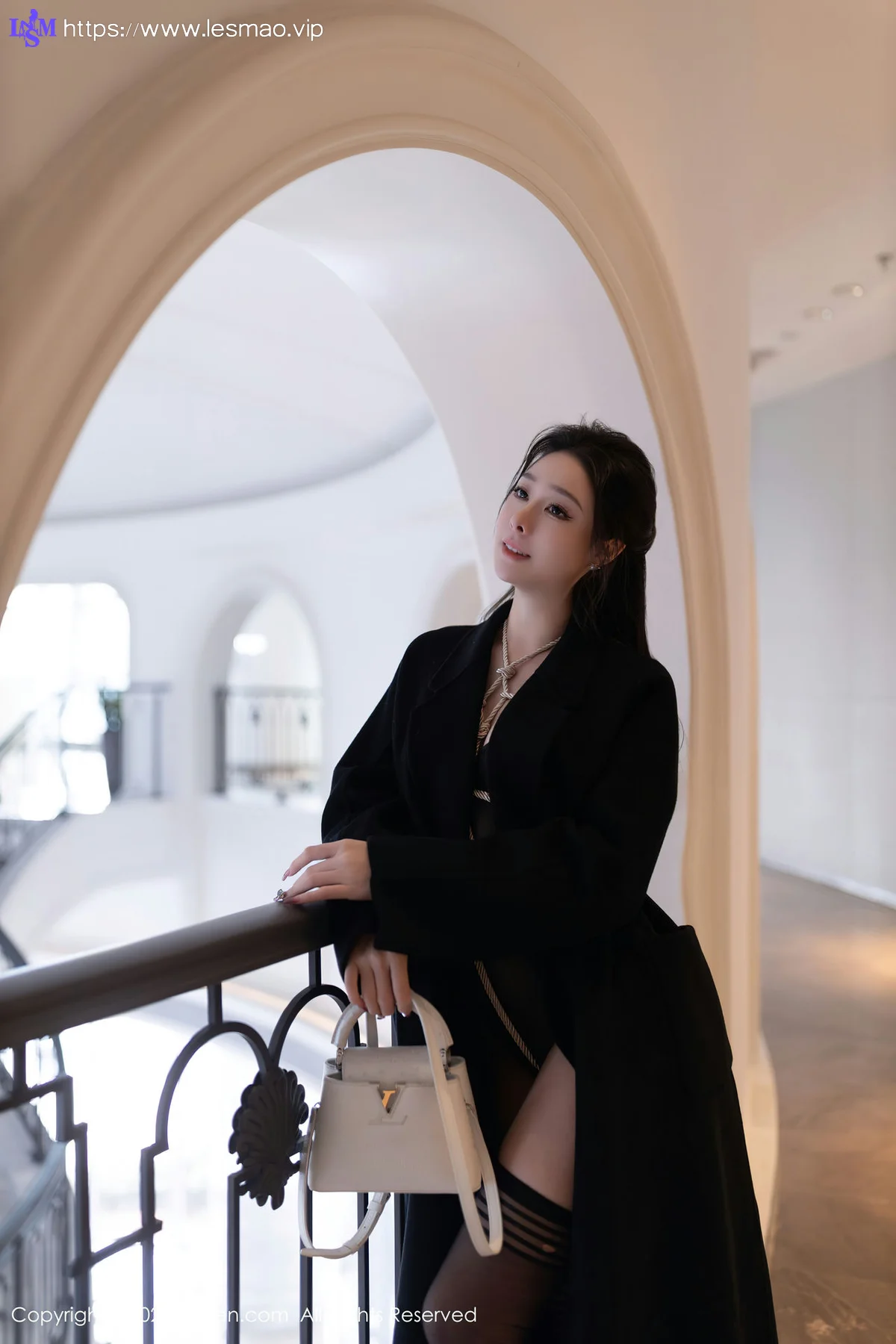 XiuRen 秀人 No.8552 小逗逗 黑色风衣性感写真1 - 7