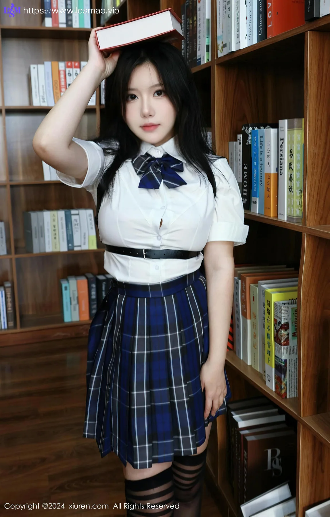 XiuRen 秀人 No.8637 小薯条nienie 图书馆场景拍摄性感写真 - 2