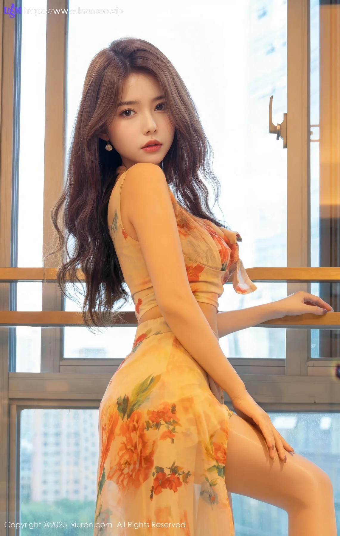 XiuRen 秀人 No.9792 拍黄瓜girl 性感碎花裙 - 1