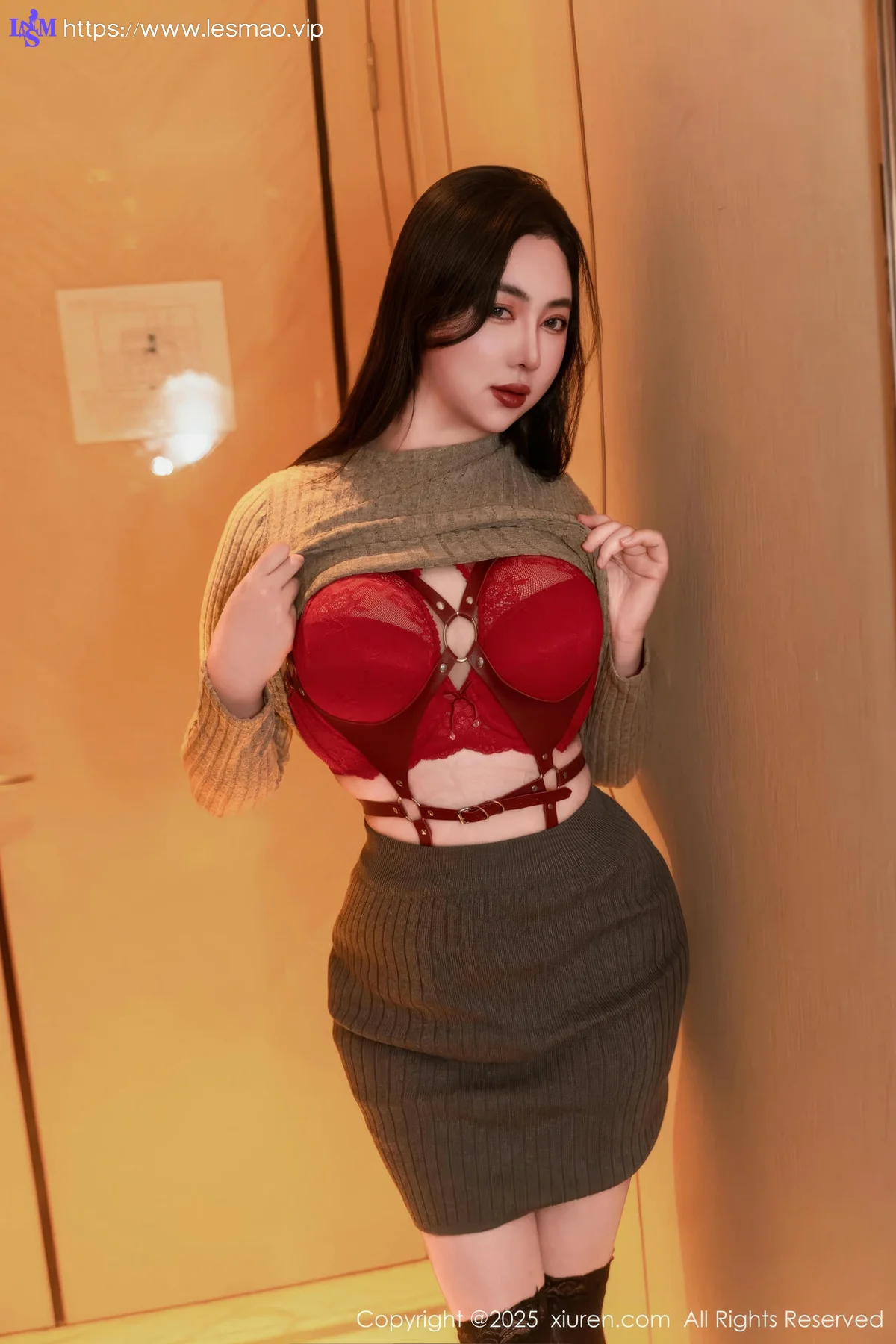 XiuRen 秀人 No.9817 风景尤美情趣红色内衣 - 8