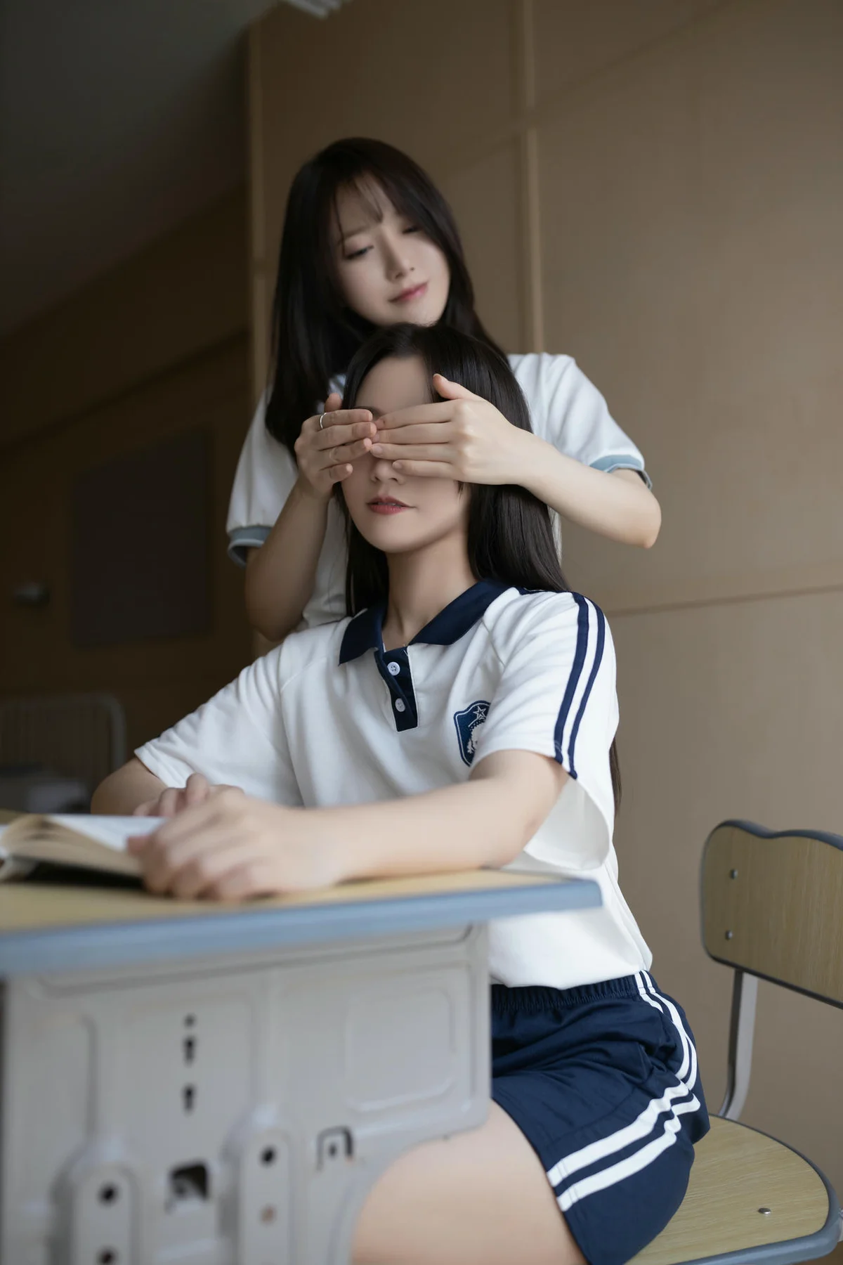 XiuRen 秀人 No.N010 杏子和鱼子酱Fish双人校服诱惑 - 1