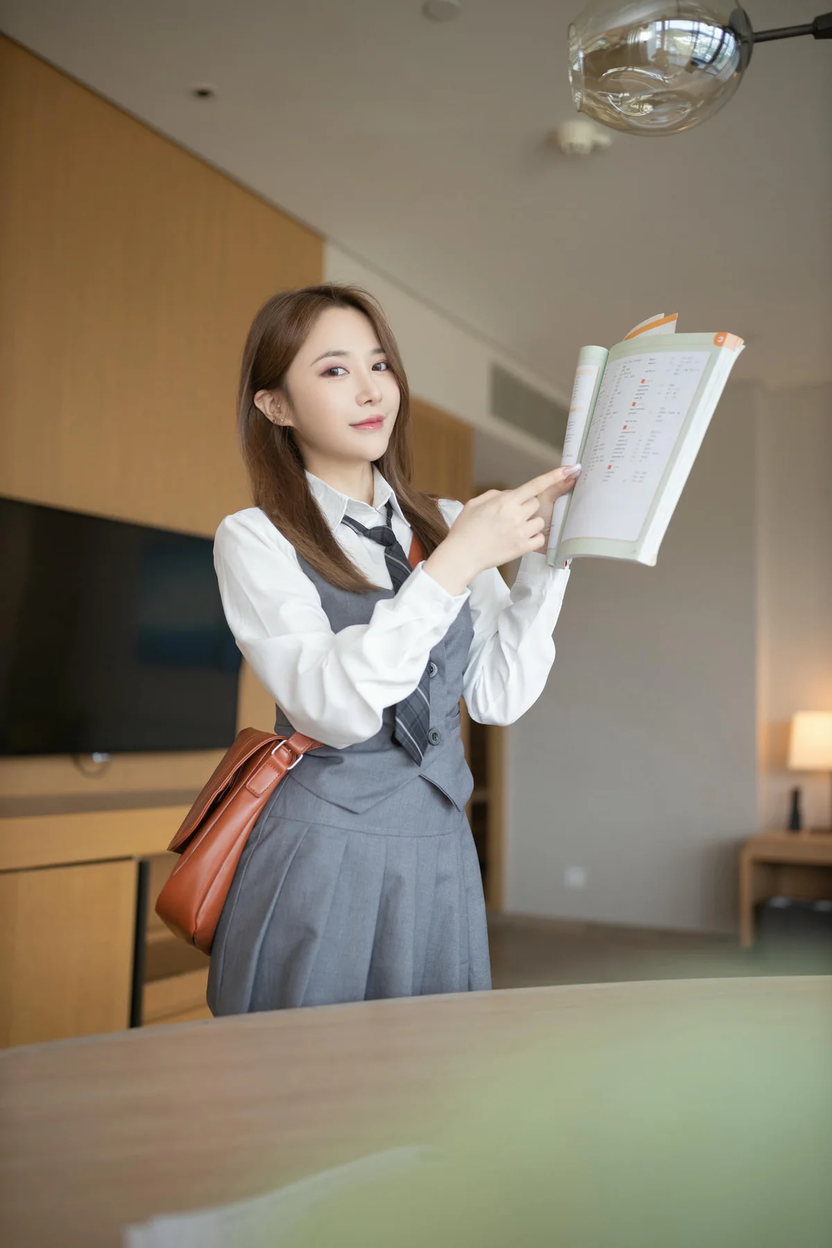 XiuRen 秀人 No.N019 鱼子酱Fish性感制服jk短裙 - 6