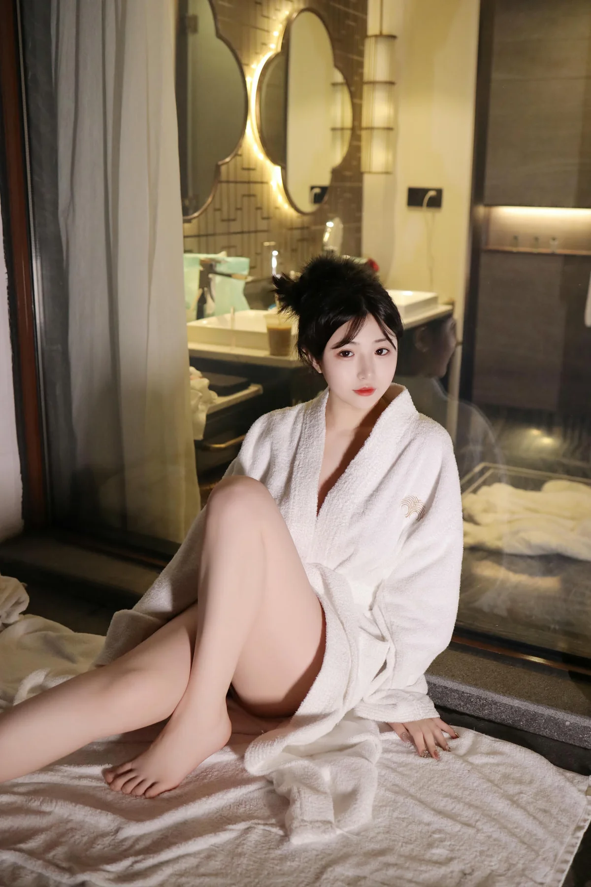 XiuRen 秀人 No.N020 陈小花睡袍玉体玉足写真 - 4