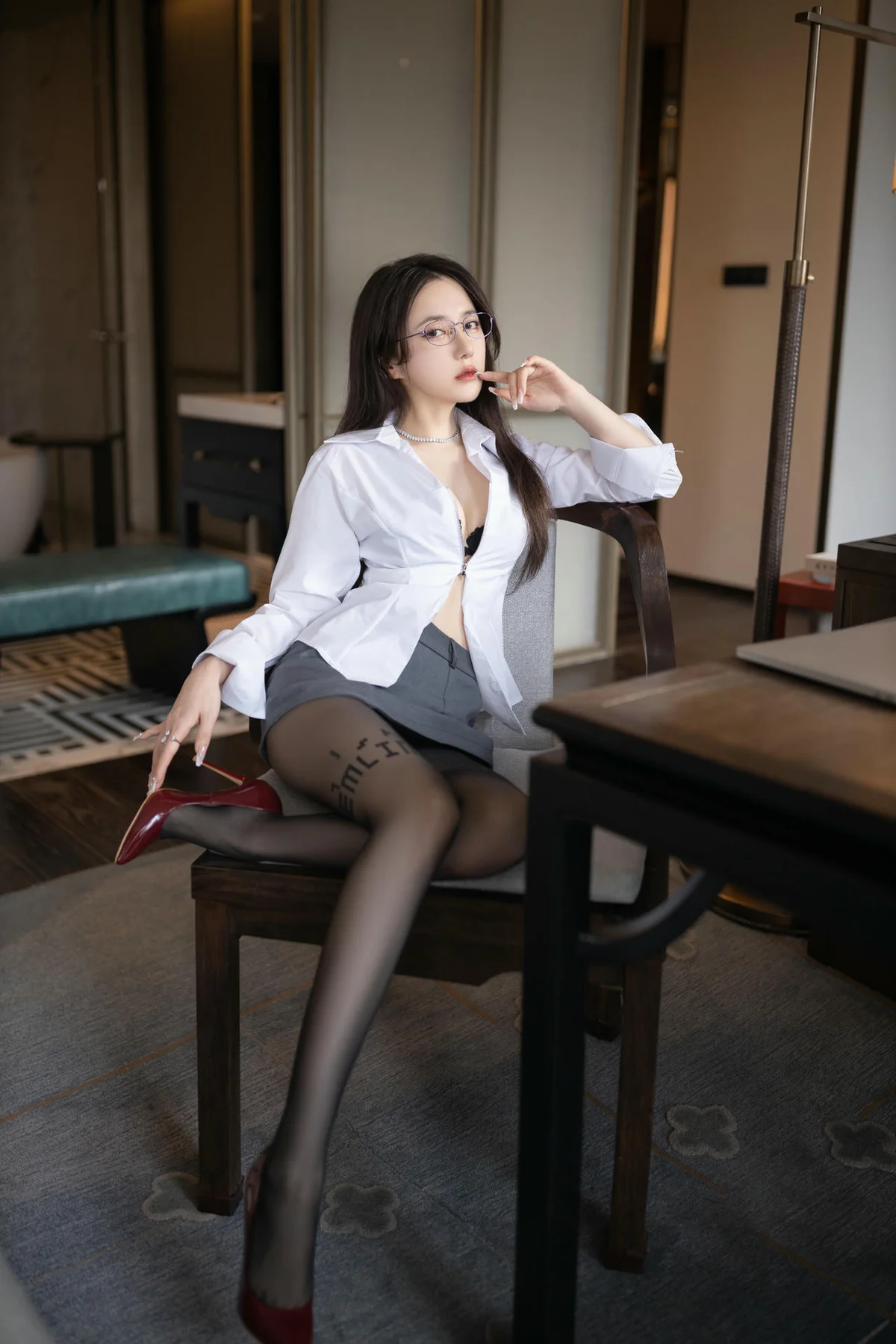 XiuRen 秀人 No.N134 鱼子酱Fish办公ol短裙丽人 - 7