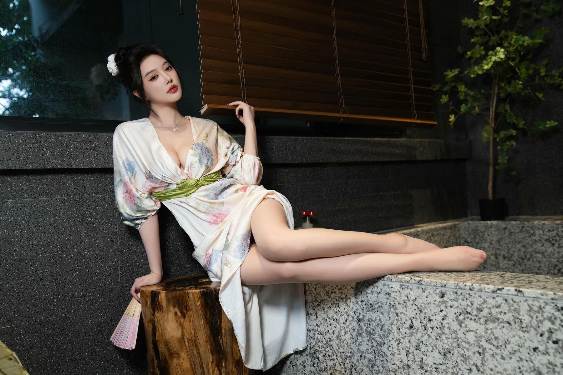 XiuRen 秀人 No.N149 杨晨晨温泉气质写真 - 2