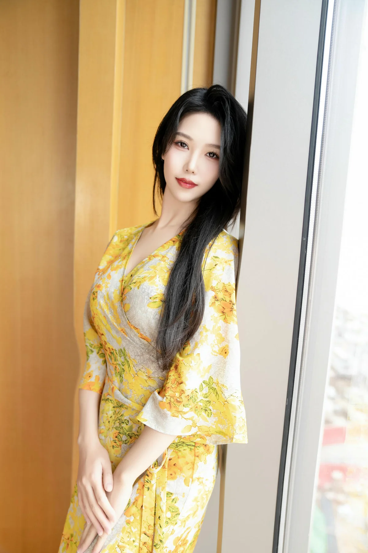 XiuRen 秀人 No.N156 利世黄色美裙诱惑肉丝 - 1