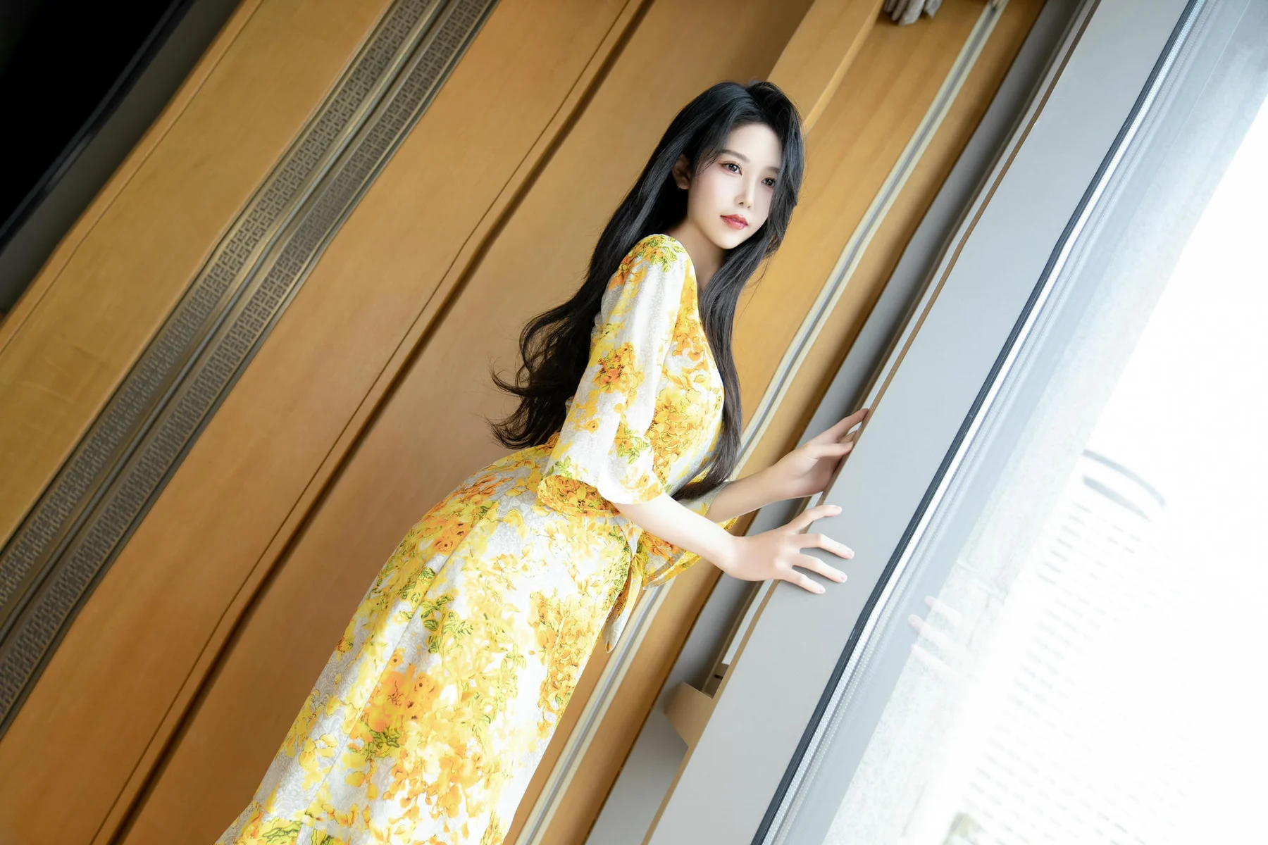 XiuRen 秀人 No.N156 利世黄色美裙诱惑肉丝 - 4