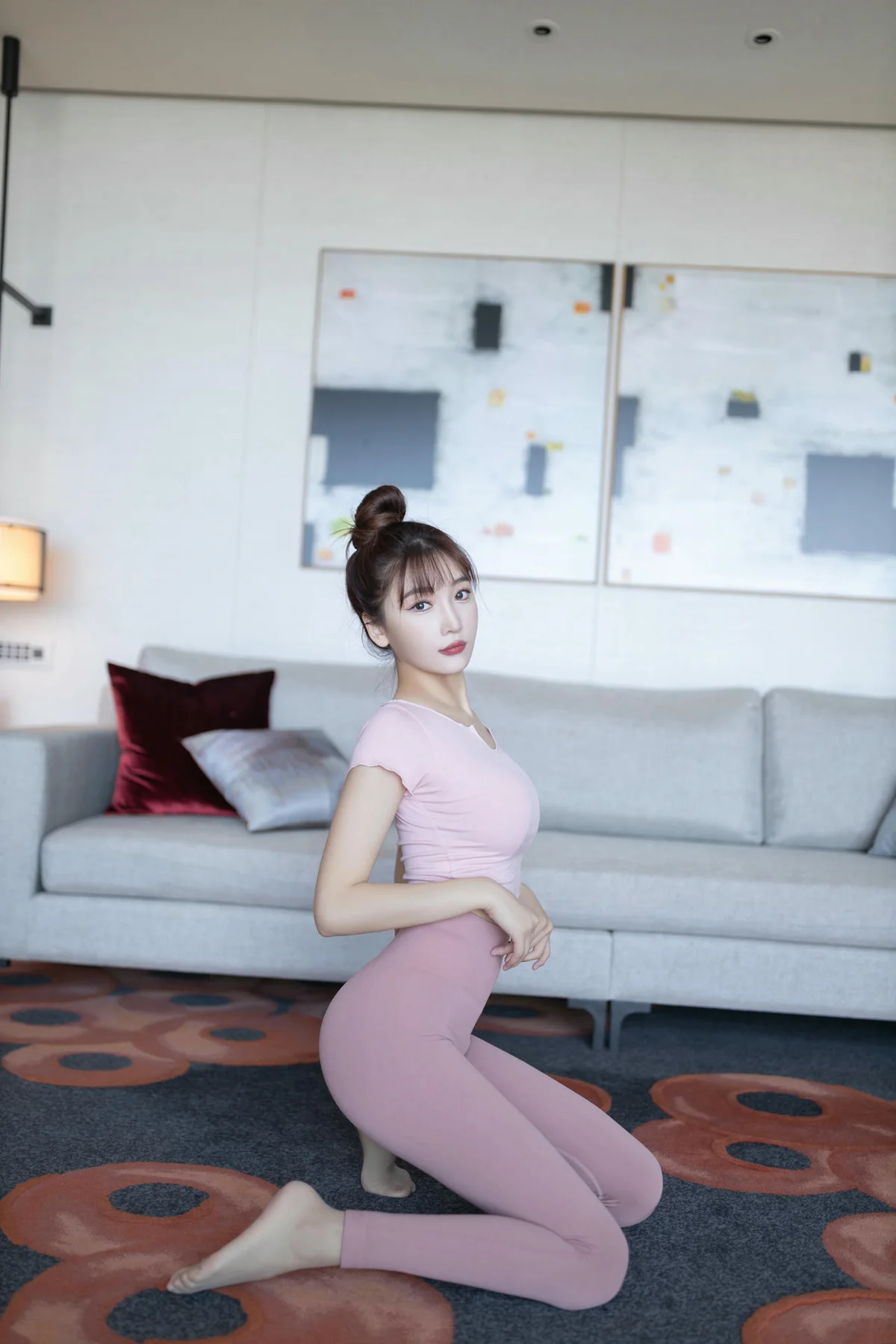 XiuRen 秀人 No.N167 陆萱萱开档性感瑜伽裤 - 2