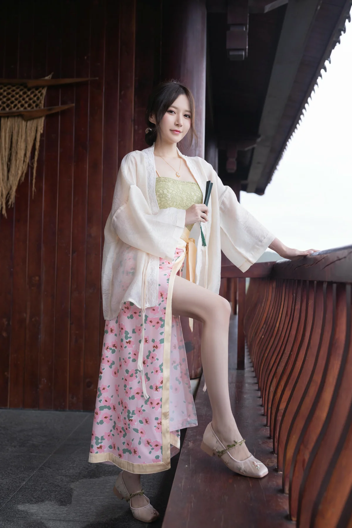 XiuRen 秀人 No.N173 鱼子酱Fish古风服饰美腿 - 2