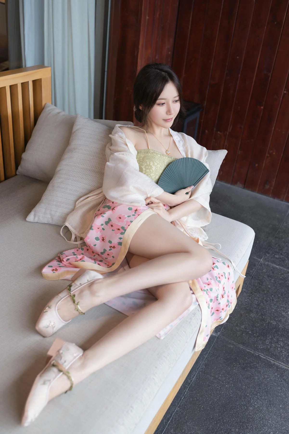 XiuRen 秀人 No.N173 鱼子酱Fish古风服饰美腿 - 2