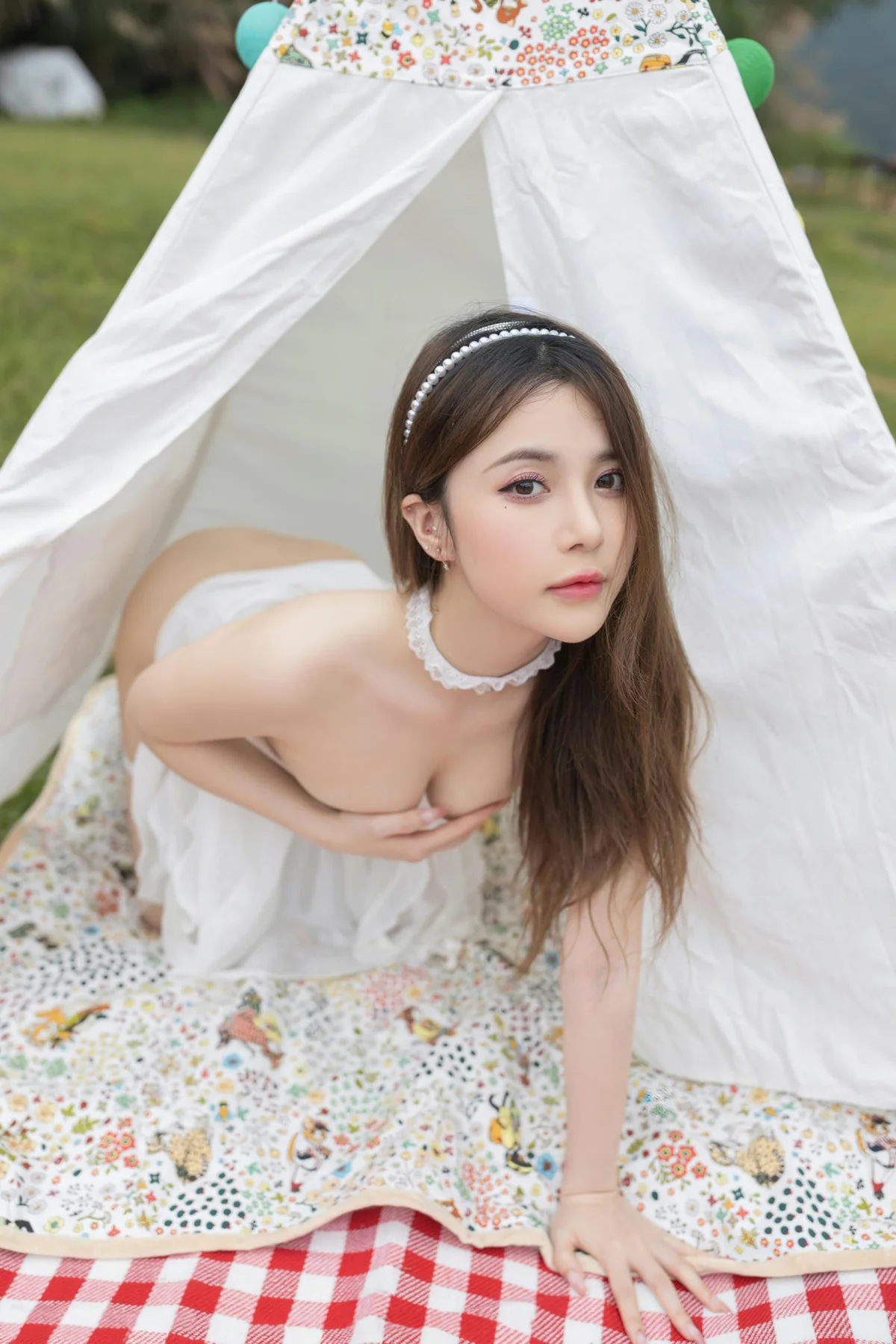 XiuRen 秀人 No.N181 鱼子酱Fish户外野餐写真 - 4