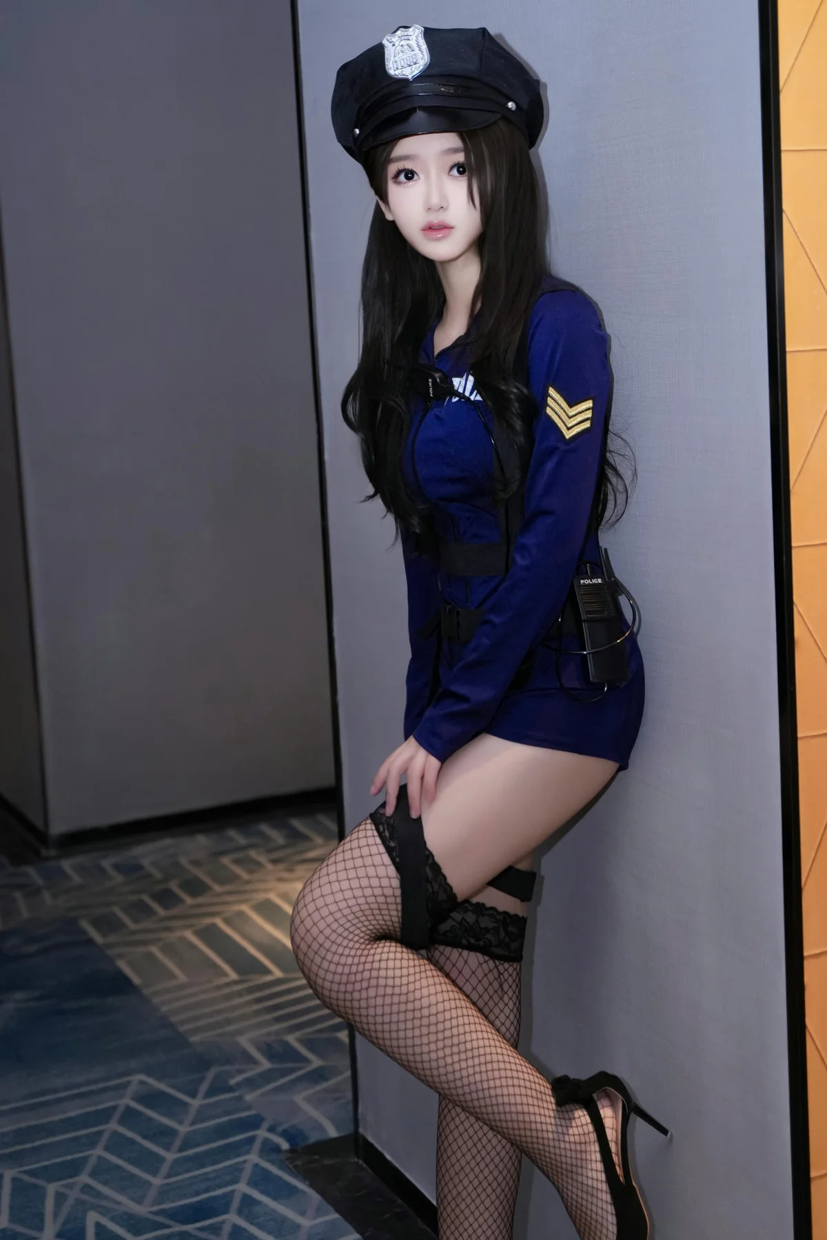 XiuRen 秀人 No.N187 奶茶味的包子制服性感女警 - 8