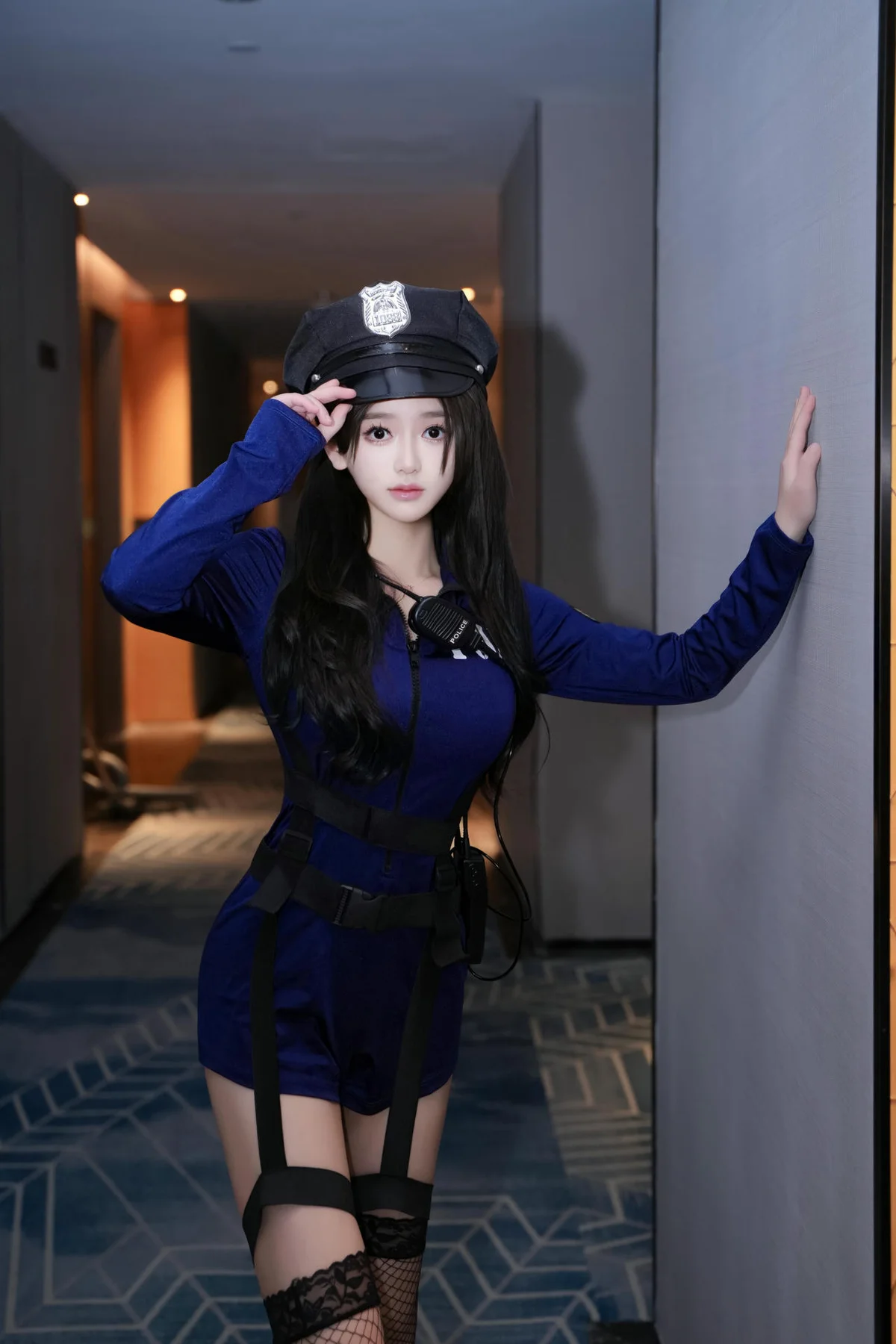 XiuRen 秀人 No.N187 奶茶味的包子制服性感女警 - 1