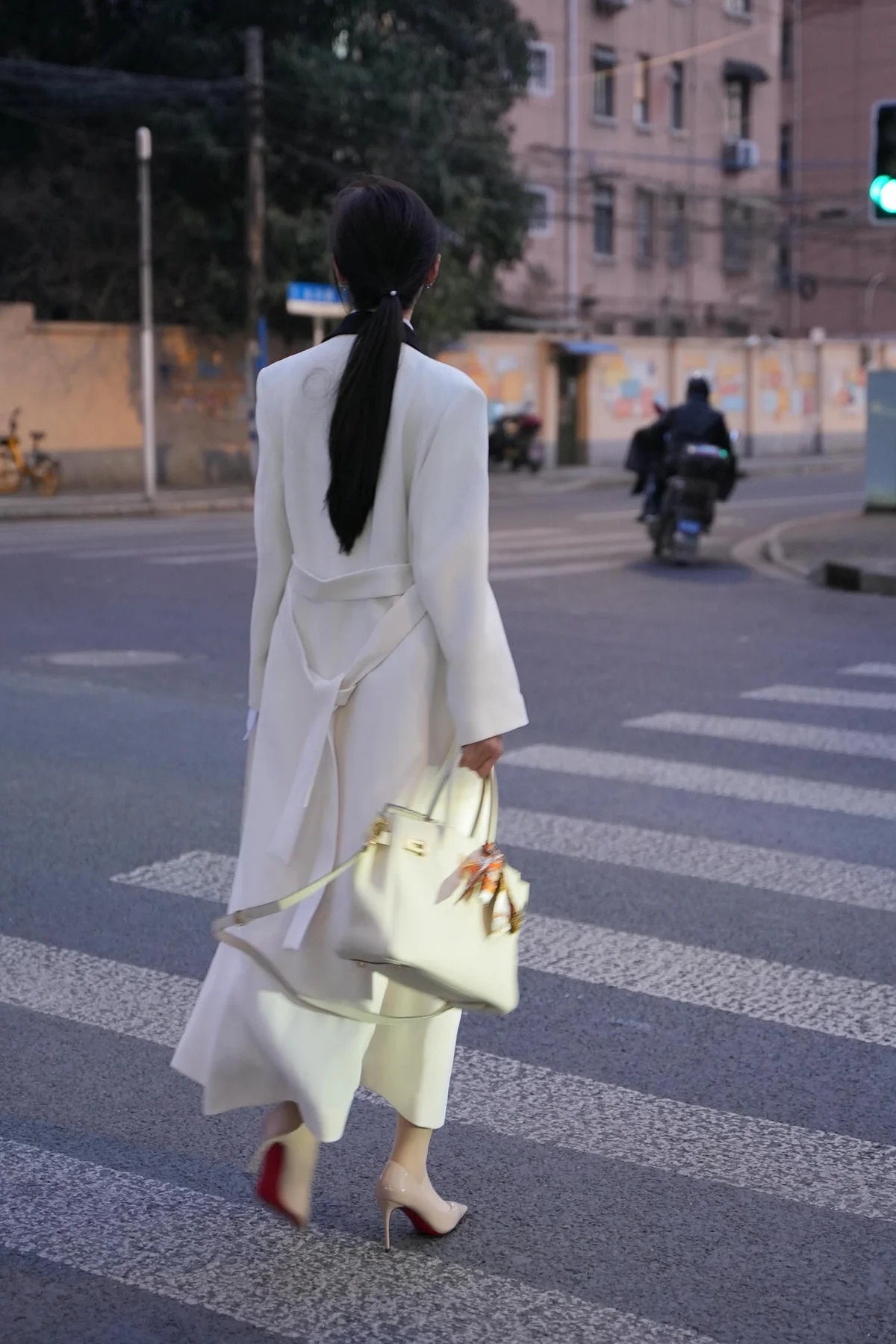 XiuRen 秀人 No.N263 周妍希街拍市场ol高跟 - 4