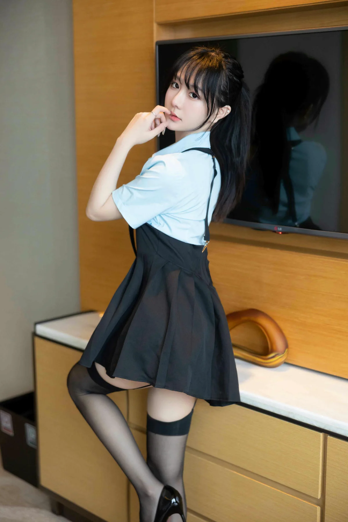 XiuRen 秀人 No.N268 谢小蒽长腿黑丝吊袜 - 5