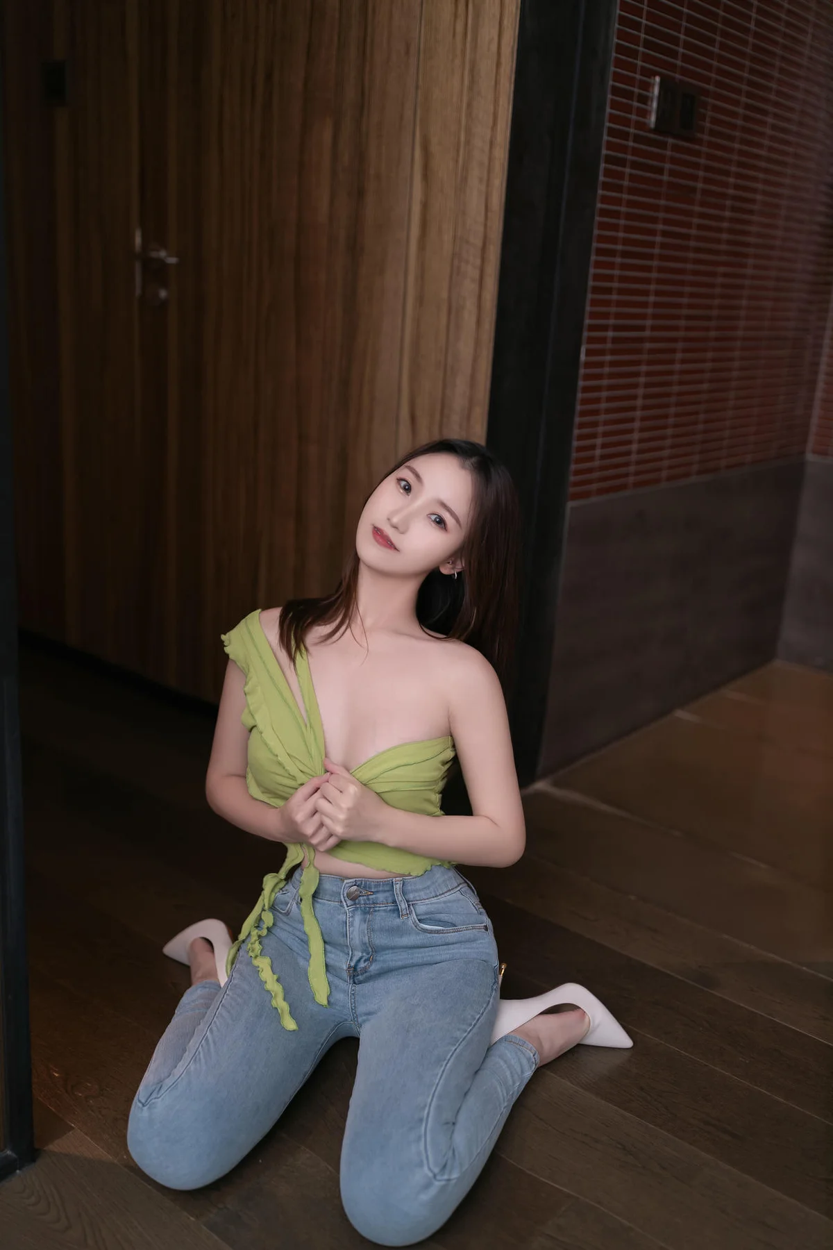 XiuRen 秀人 No.N288 杏子紧身牛仔裤 - 2