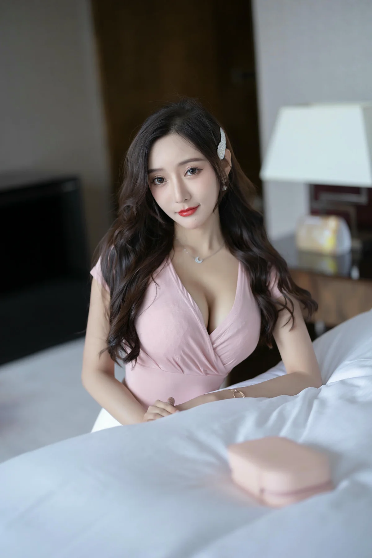 XiuRen 秀人 No.N292 王馨瑶 白色紧身裙翘臀 - 2