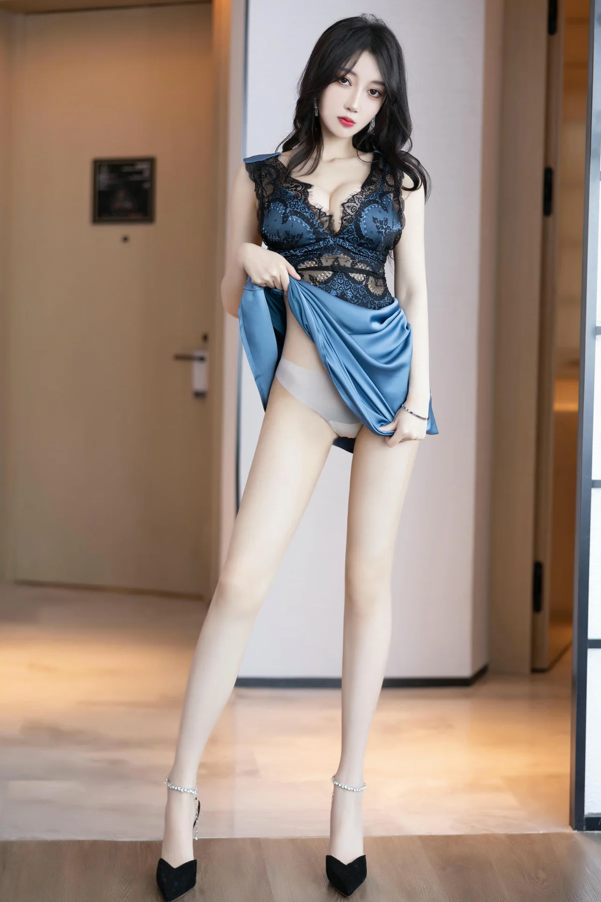 XiuRen 秀人 No.N318 玥儿玥透视蕾丝旗袍 - 6
