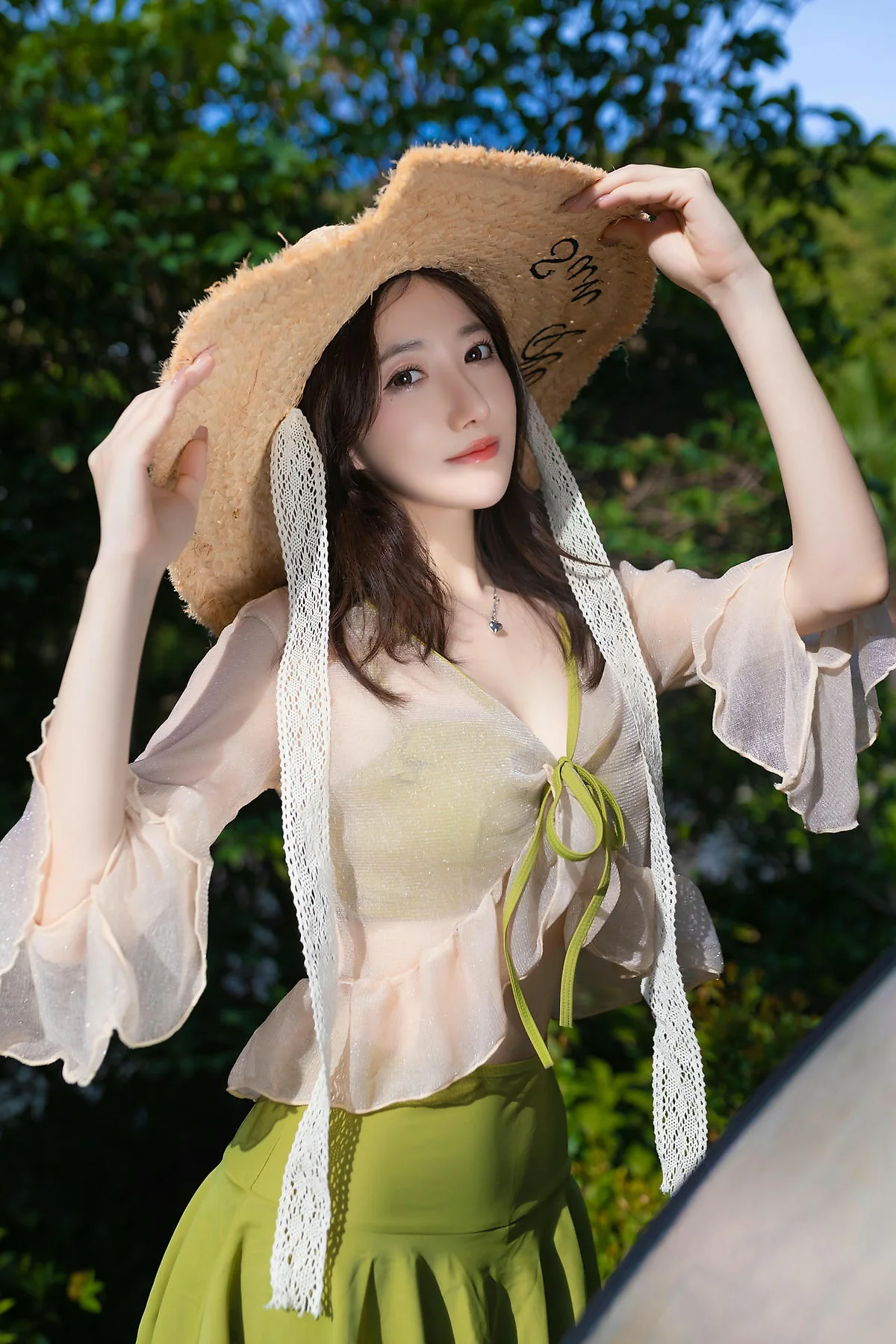 XiuRen 秀人 No.N321 鱼子酱Fish泳池比基尼 - 1