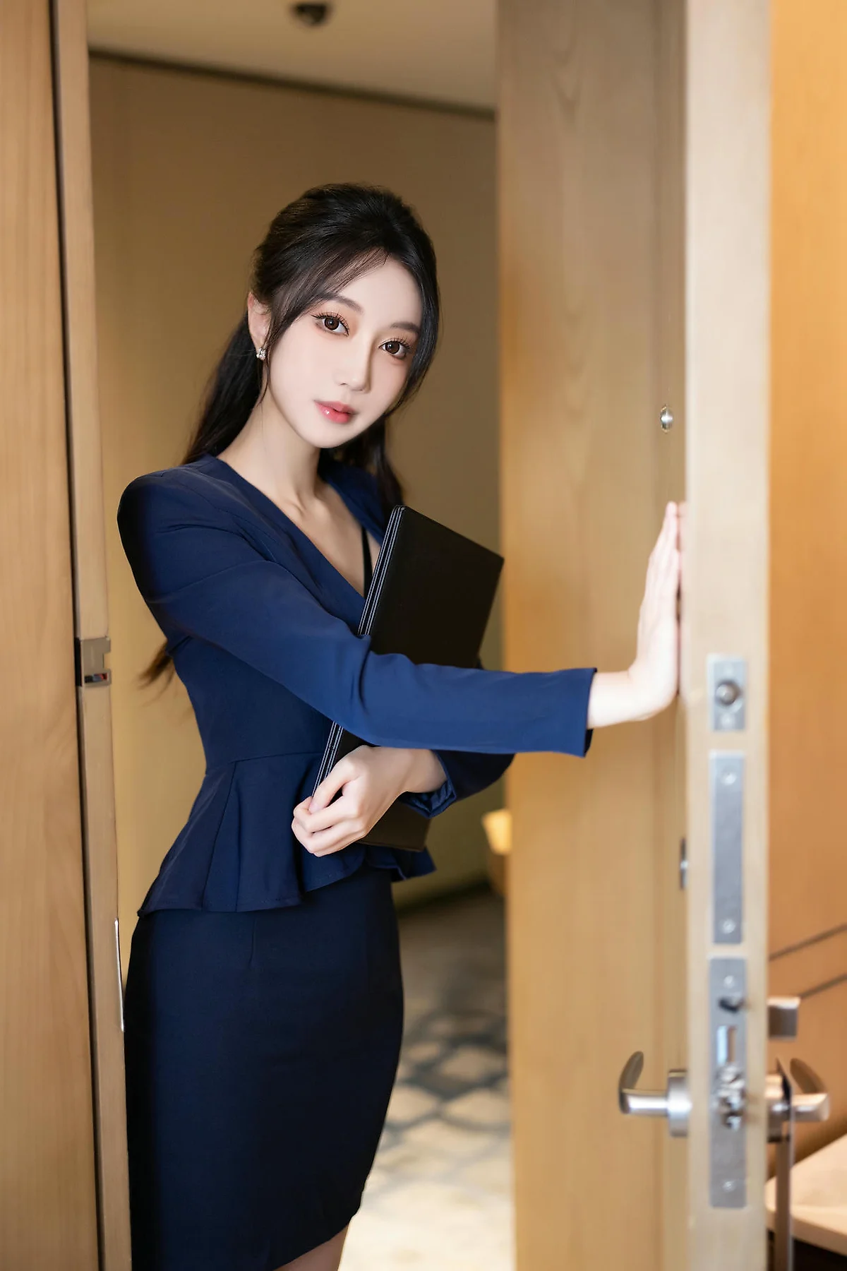 XiuRen 秀人 No.N324 玥儿玥OL秘书制服 - 1