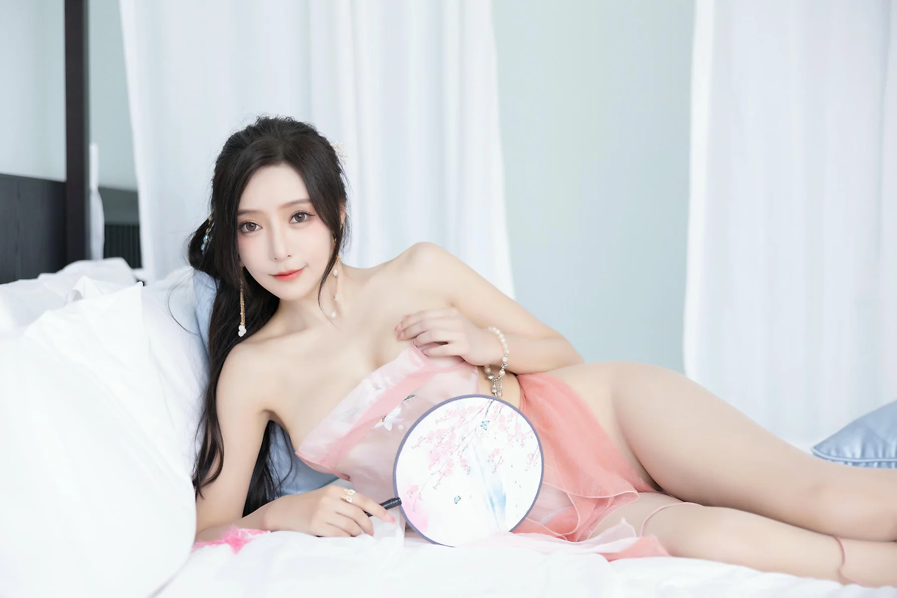 XiuRen 秀人 No.N335 王馨瑶粉色古装写真 - 2