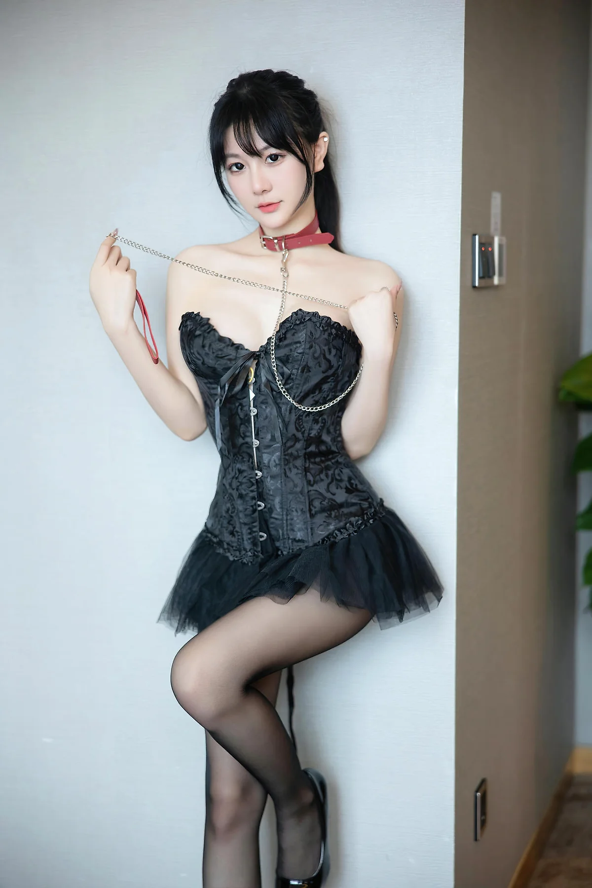 XiuRen 秀人 No.N337 谢小蒽黑丝香肩礼裙 - 1