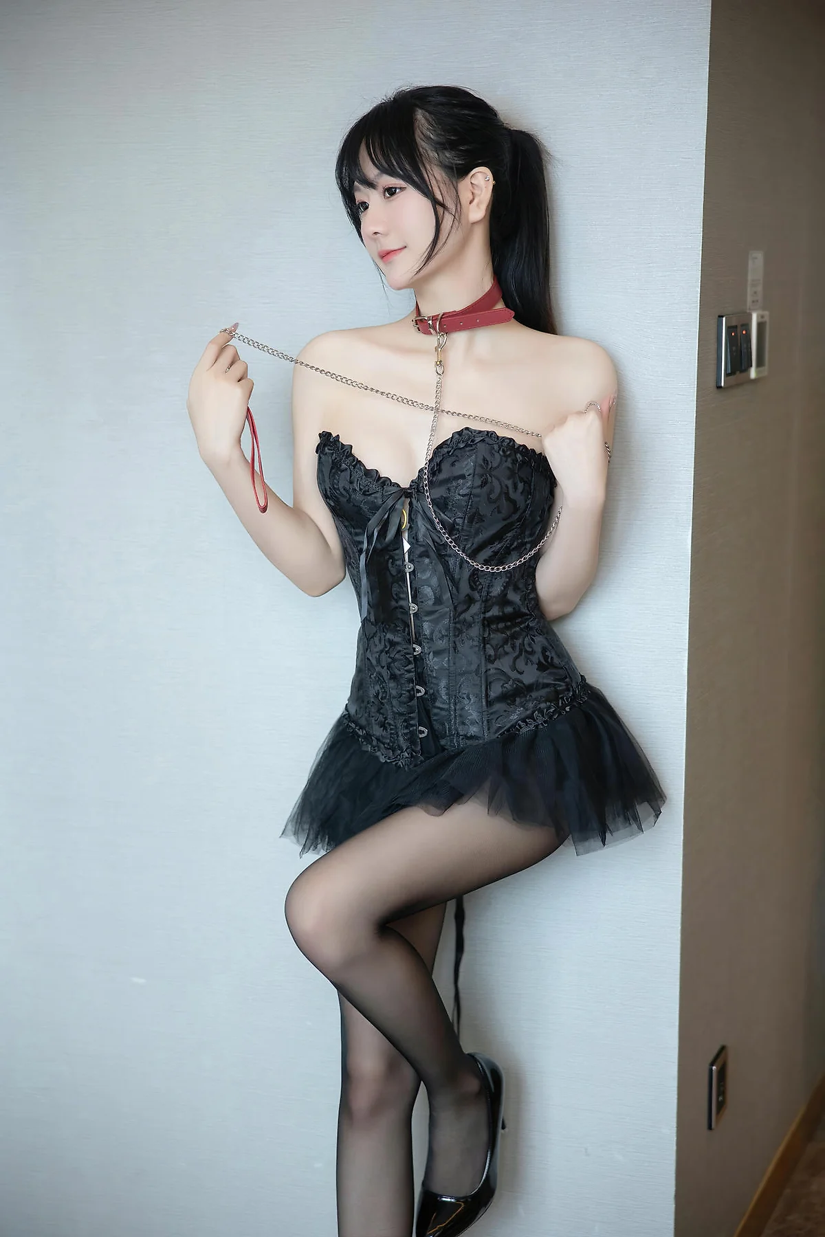 XiuRen 秀人 No.N337 谢小蒽黑丝香肩礼裙 - 2