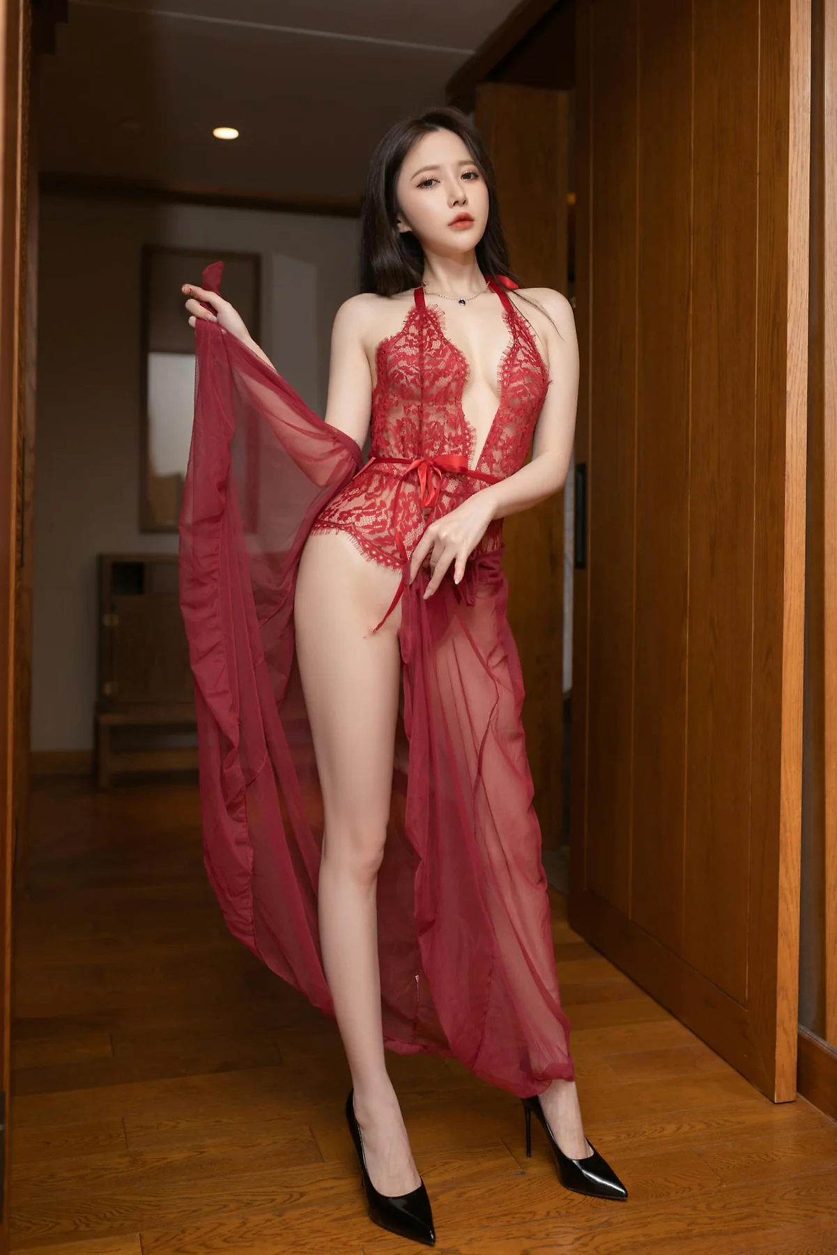 XiuRen 秀人 No.N351 鱼子酱Fish红色纱裙美腿写真 - 5