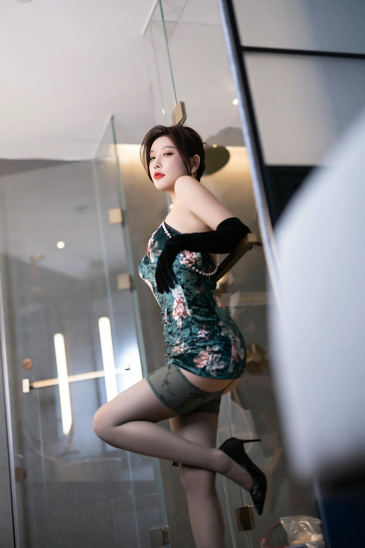 XiuRen 秀人 No.N354 杨晨晨旗袍香肩情趣内衣 - 1