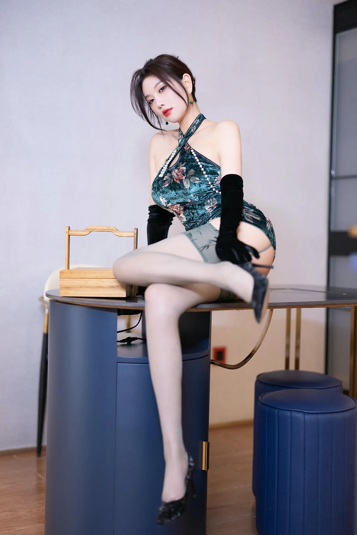XiuRen 秀人 No.N354 杨晨晨旗袍香肩情趣内衣 - 6