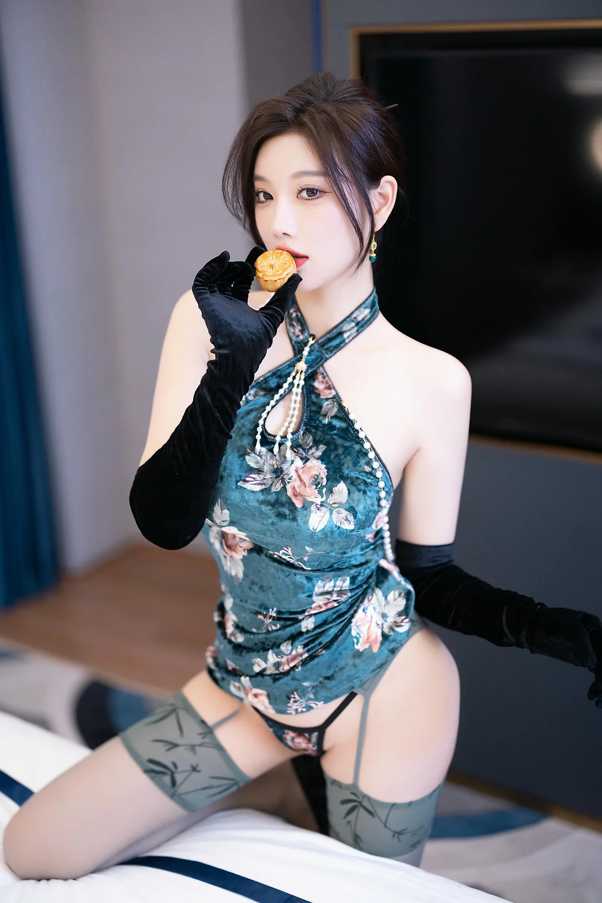 XiuRen 秀人 No.N354 杨晨晨旗袍香肩情趣内衣 - 7