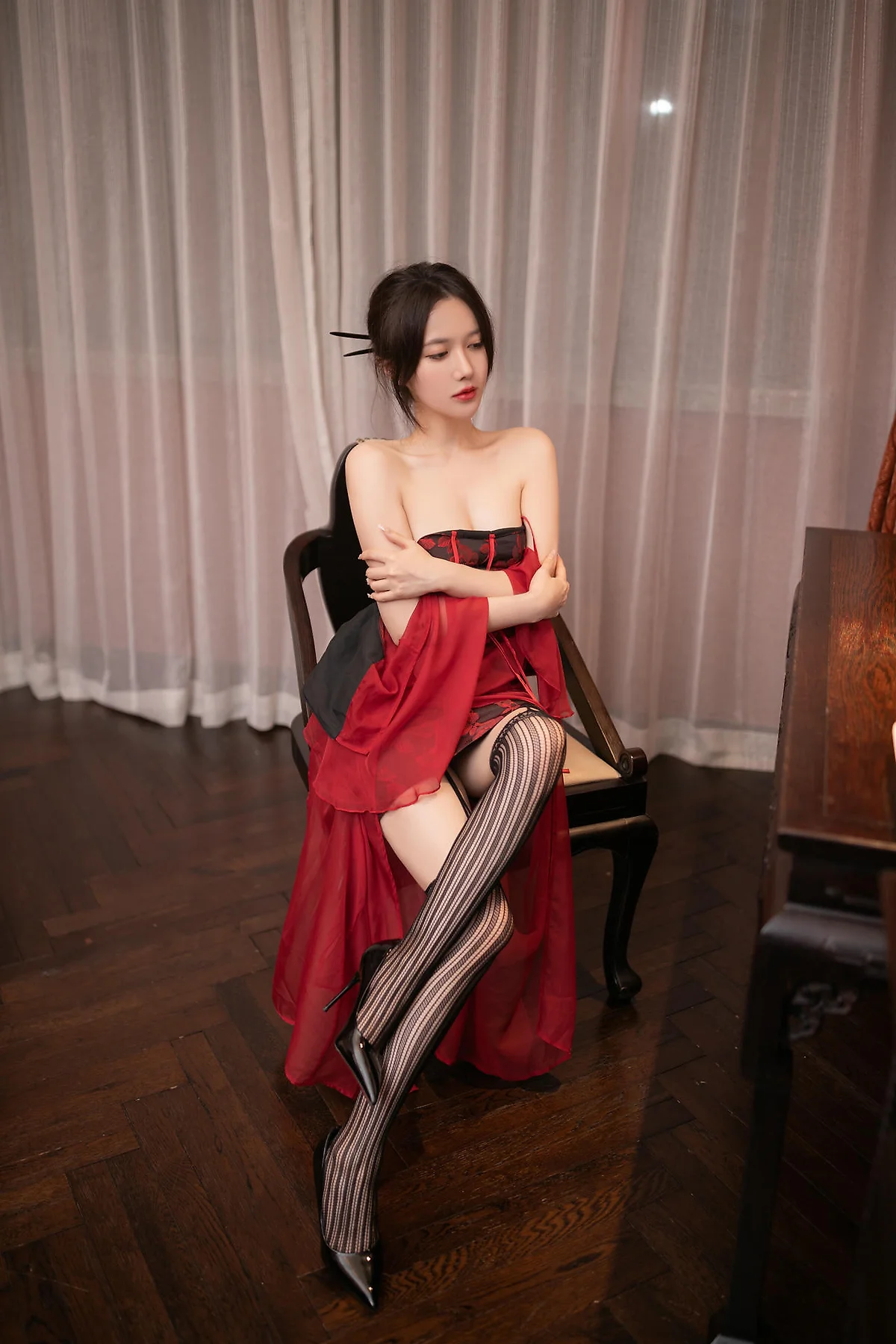 XiuRen 秀人 No.N358 鱼子酱Fish古风红色妩媚美女 - 3