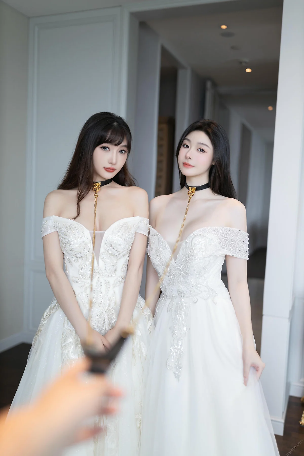 XiuRen 秀人 No.N360 陆萱萱&是小逗逗双人写真婚纱主题 - 1
