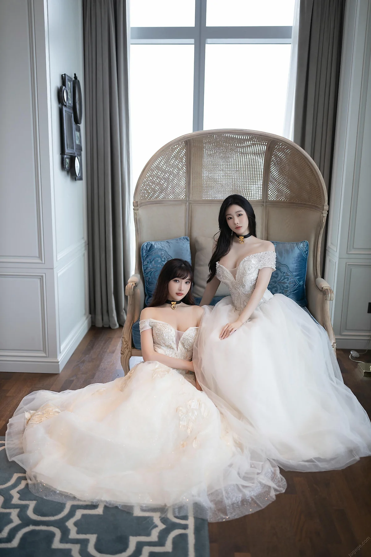 XiuRen 秀人 No.N360 陆萱萱&是小逗逗双人写真婚纱主题 - 4