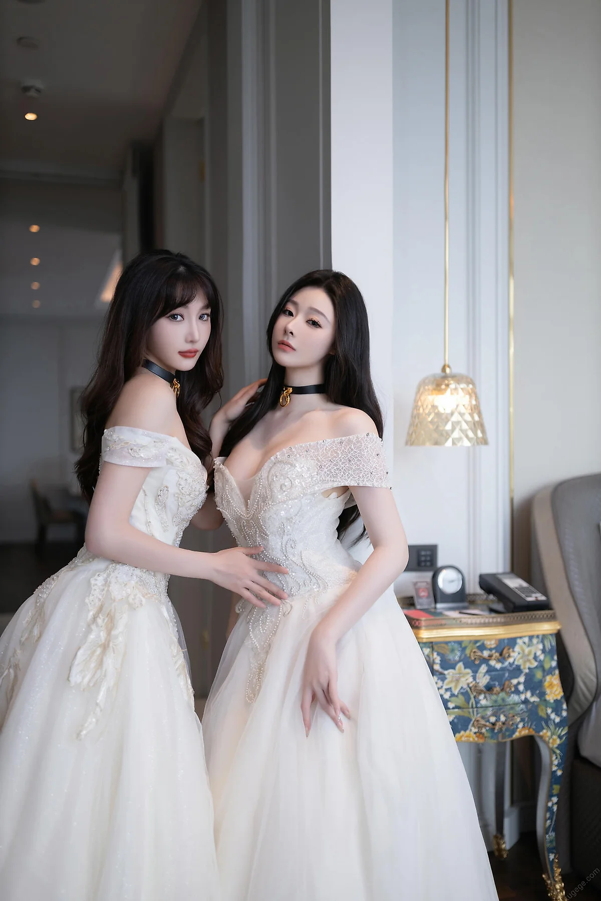 XiuRen 秀人 No.N360 陆萱萱&是小逗逗双人写真婚纱主题 - 9