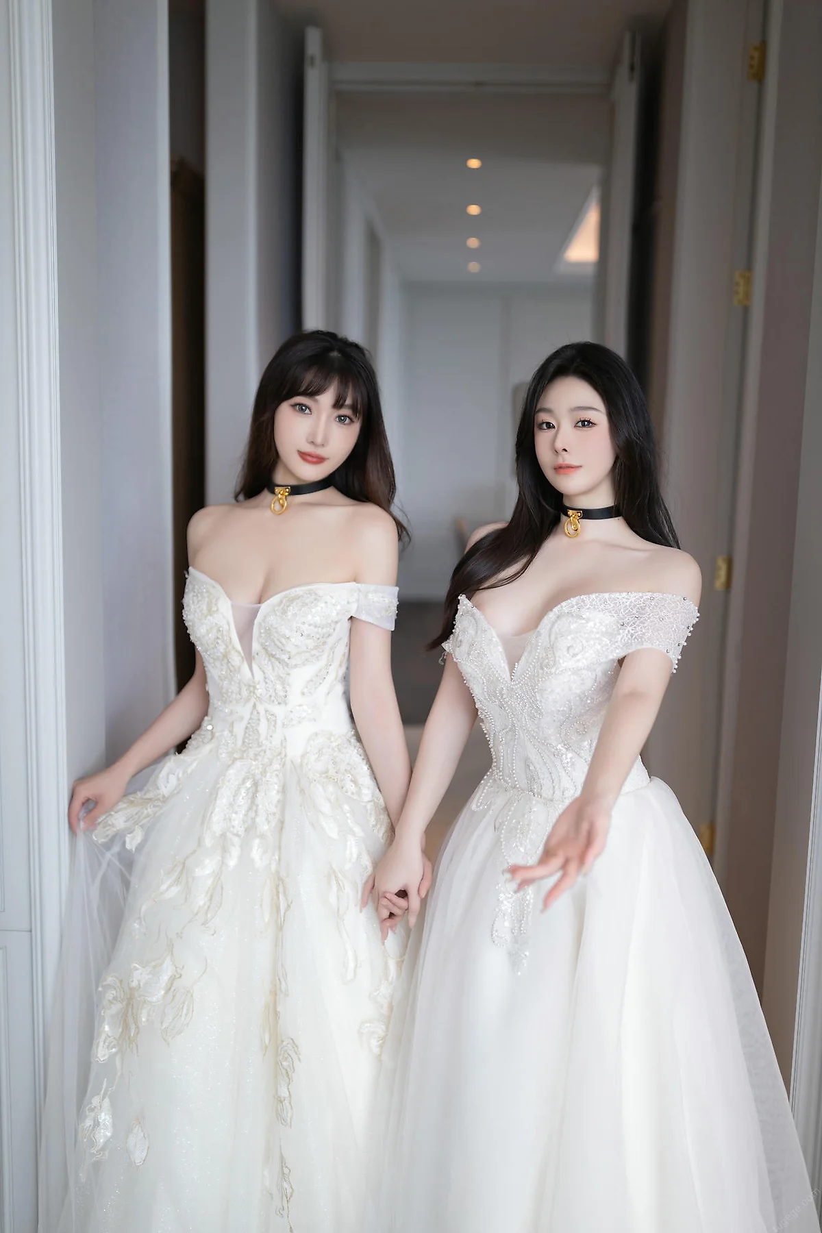 XiuRen 秀人 No.N360 陆萱萱&是小逗逗双人写真婚纱主题 - 1