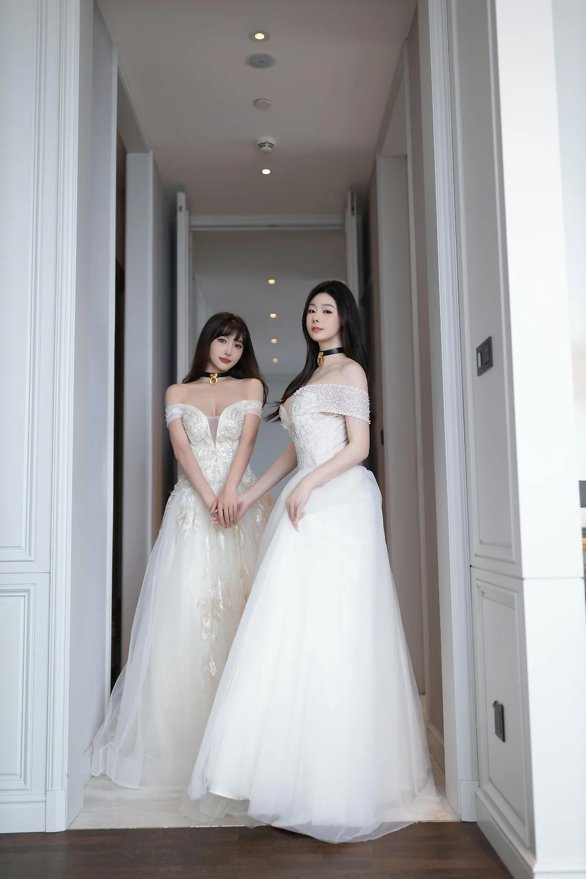 XiuRen 秀人 No.N360 陆萱萱&是小逗逗双人写真婚纱主题 - 3