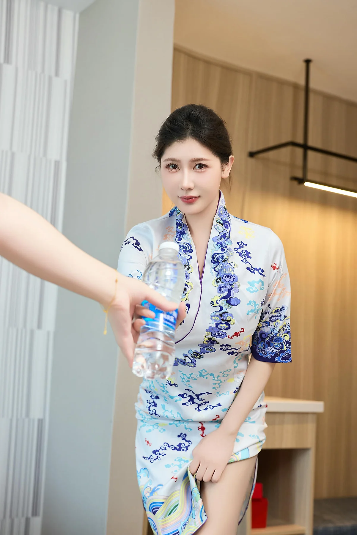 XiuRen 秀人 No.N363 尹甜甜性感空姐服务 - 5
