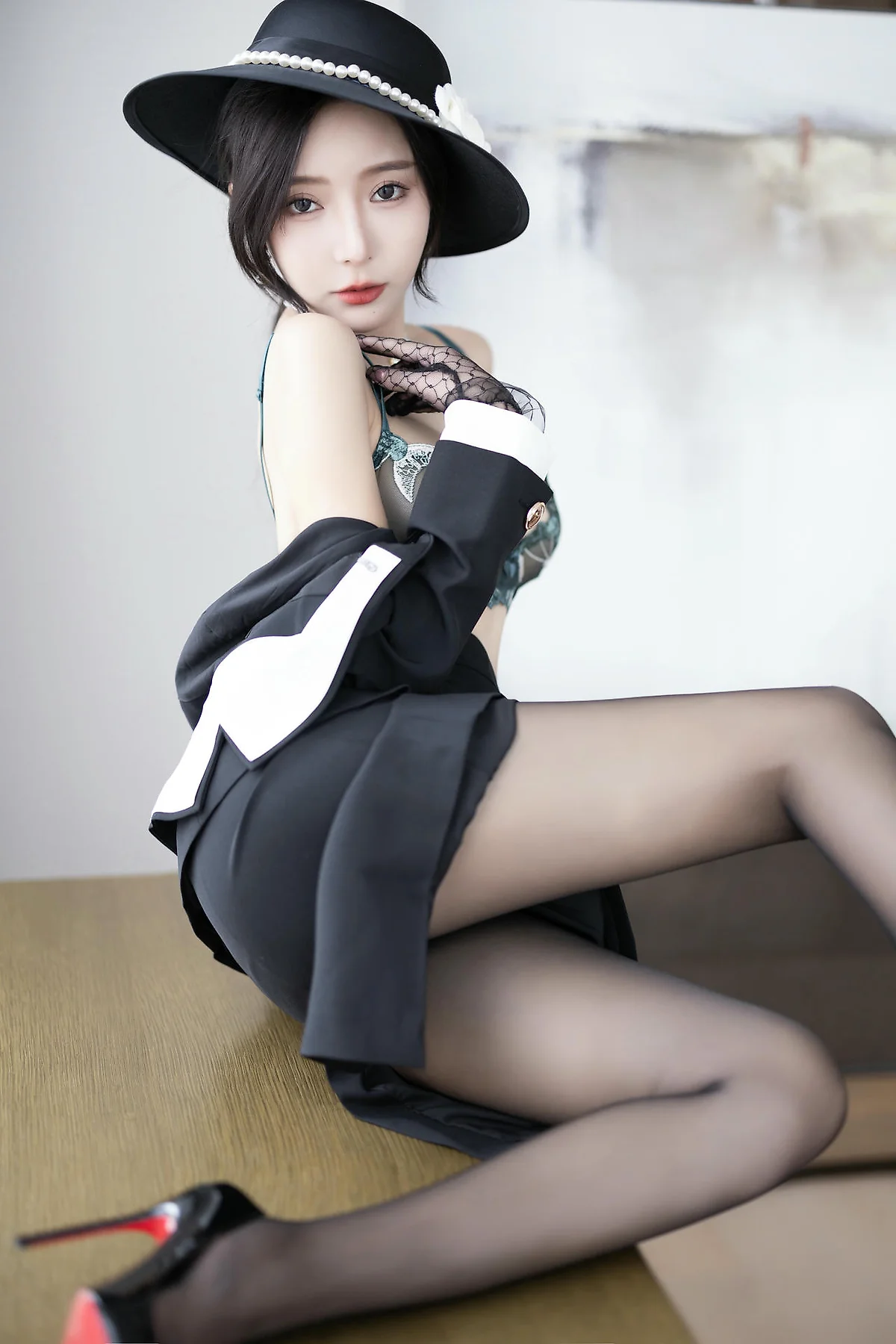 XiuRen 秀人 No.N366 王馨瑶复古黑丝西装ol - 4