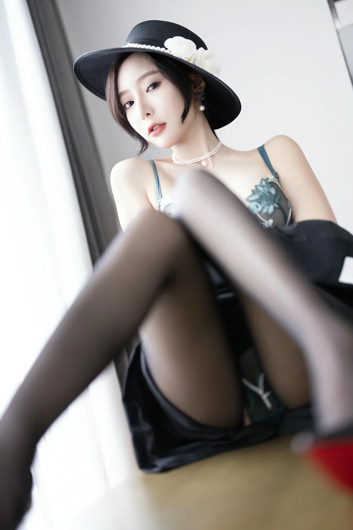 XiuRen 秀人 No.N366 王馨瑶复古黑丝西装ol - 8