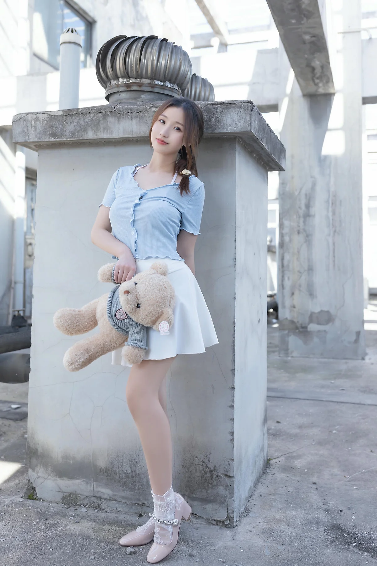 XiuRen 秀人 No.N378 杏子白色短裙天台写真 - 2
