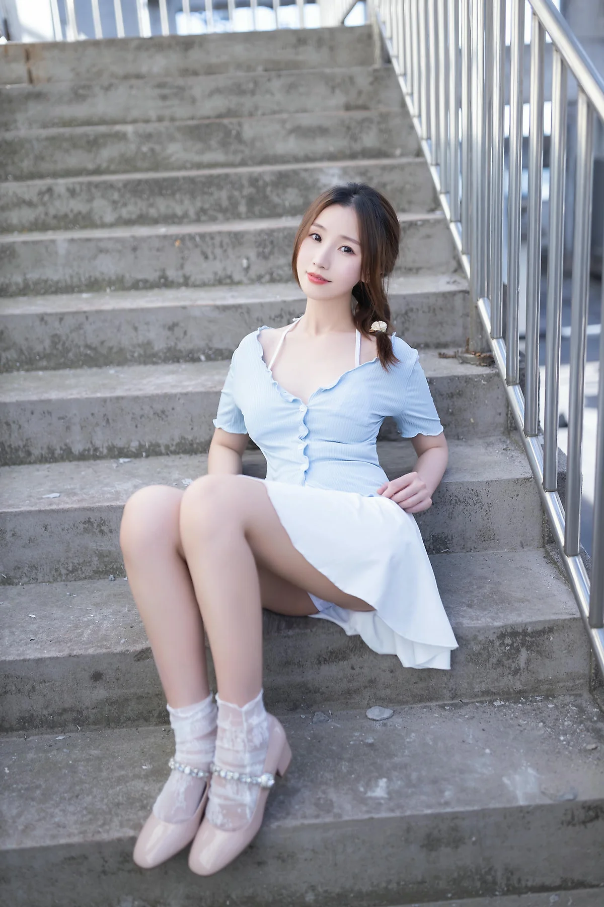 XiuRen 秀人 No.N378 杏子白色短裙天台写真 - 2