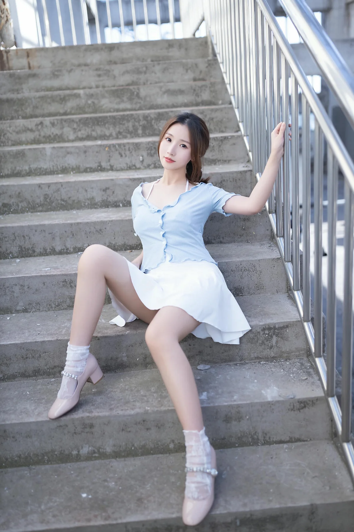 XiuRen 秀人 No.N378 杏子白色短裙天台写真 - 3