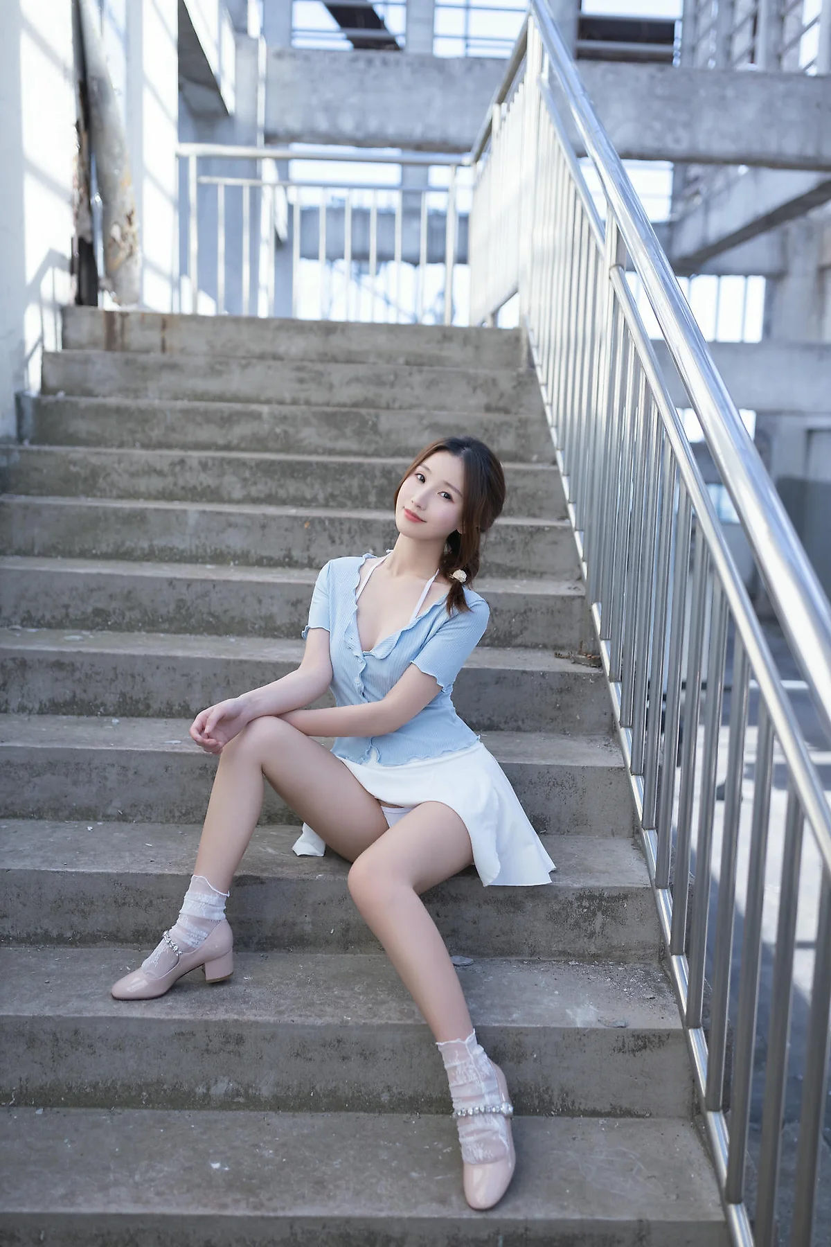 XiuRen 秀人 No.N378 杏子白色短裙天台写真 - 4