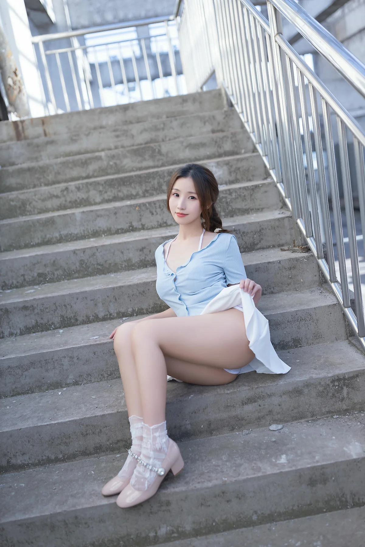 XiuRen 秀人 No.N378 杏子白色短裙天台写真 - 5