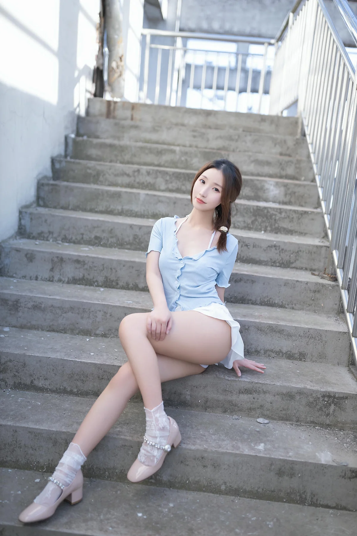 XiuRen 秀人 No.N378 杏子白色短裙天台写真 - 10