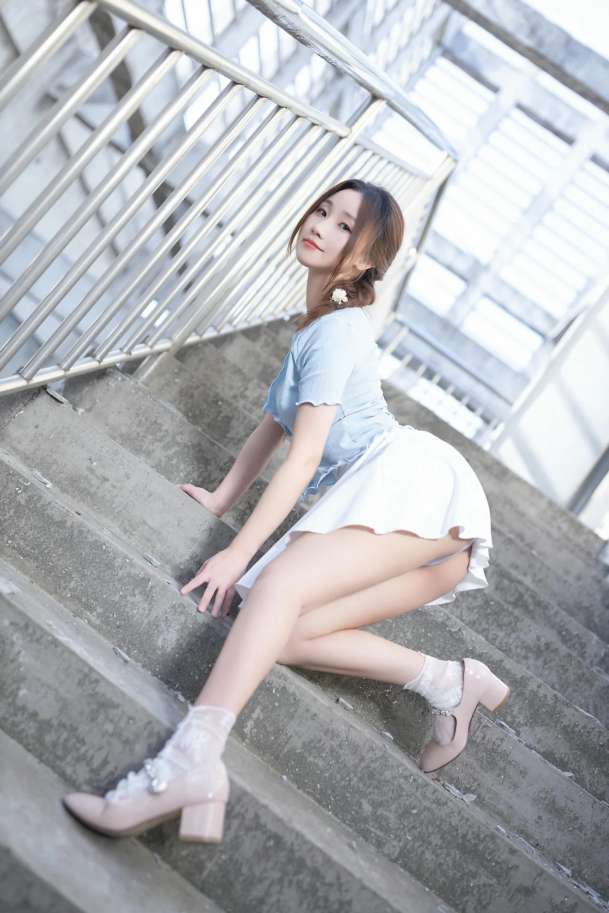 XiuRen 秀人 No.N378 杏子白色短裙天台写真 - 1