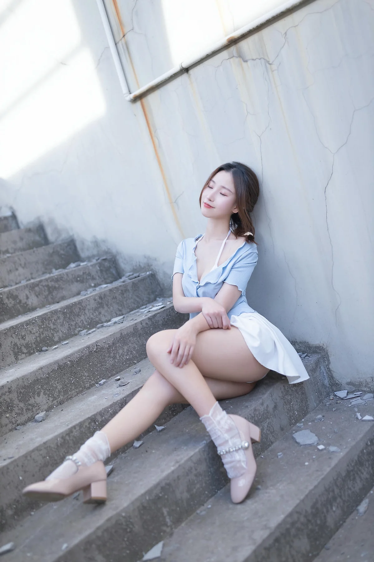 XiuRen 秀人 No.N378 杏子白色短裙天台写真 - 4