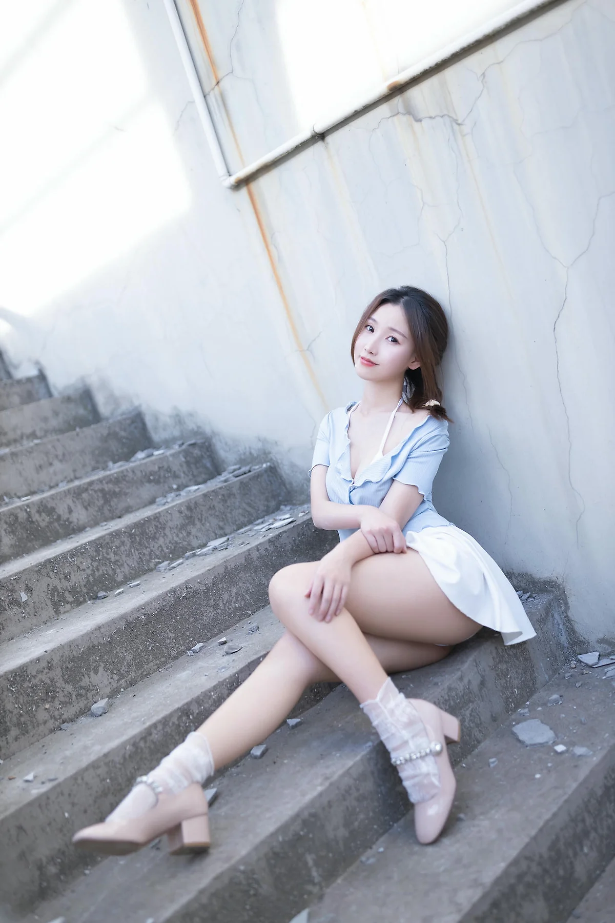 XiuRen 秀人 No.N378 杏子白色短裙天台写真 - 5
