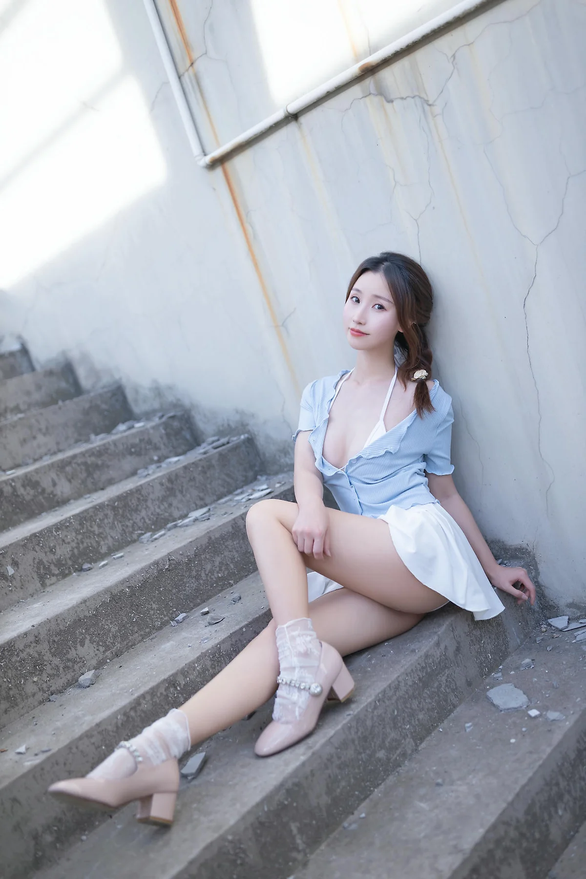 XiuRen 秀人 No.N378 杏子白色短裙天台写真 - 6